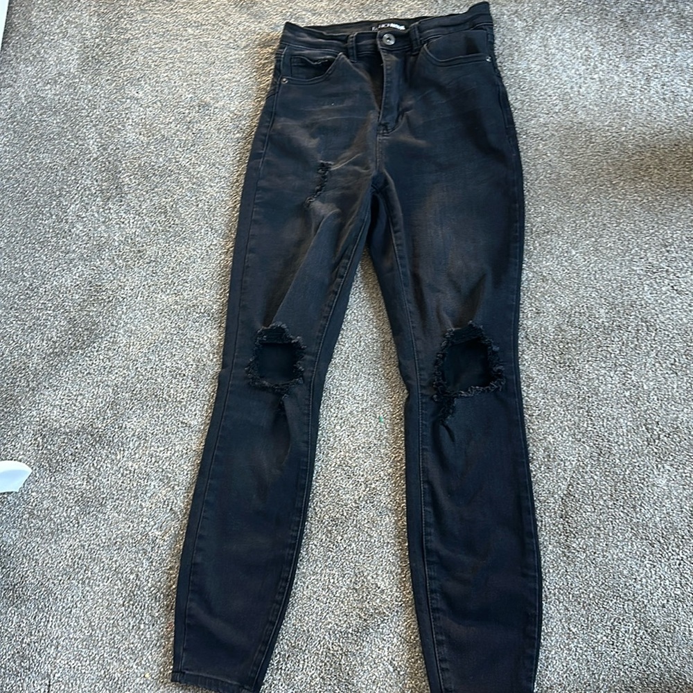 Fashion Nova black skinny Jean with rips